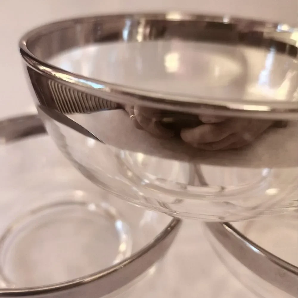 Vintage Pristine 1960s Dorothy Thorpe Set of 3 Small Glass Bowls w/Silver Band